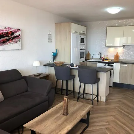 Modern 2 Bed Penthouse Americas Centre Of Town With A Pool And Ocean Views דירה *
