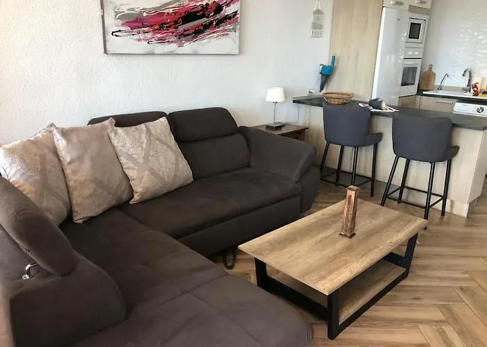 Modern 2 Bed Penthouse Americas Centre Of Town With A Pool And Ocean Views شقة