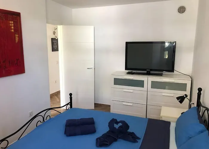 Modern 2 Bed Penthouse Americas Centre Of Town With A Pool And Ocean Views Apartmán Playa de las Americas (Tenerife)